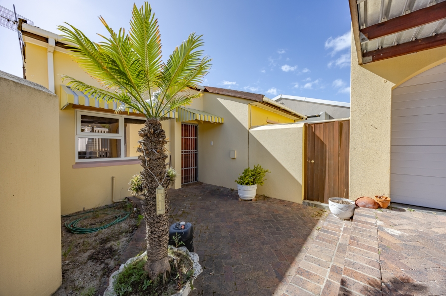 2 Bedroom Property for Sale in Lakeside Western Cape
